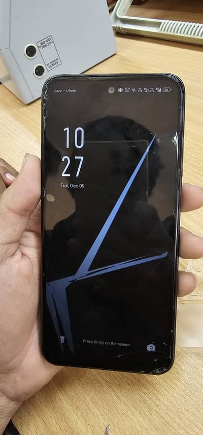 6 month Used all okay 10\10 Condition 6gb 128.