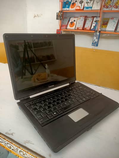 TOSHIBA LAPTOP WITH CHARGER