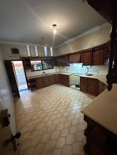 600 Yards Elegant Bungalow for Sale DHA Phase 6