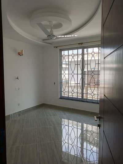 I-8 60x90 Duplex House For Rent