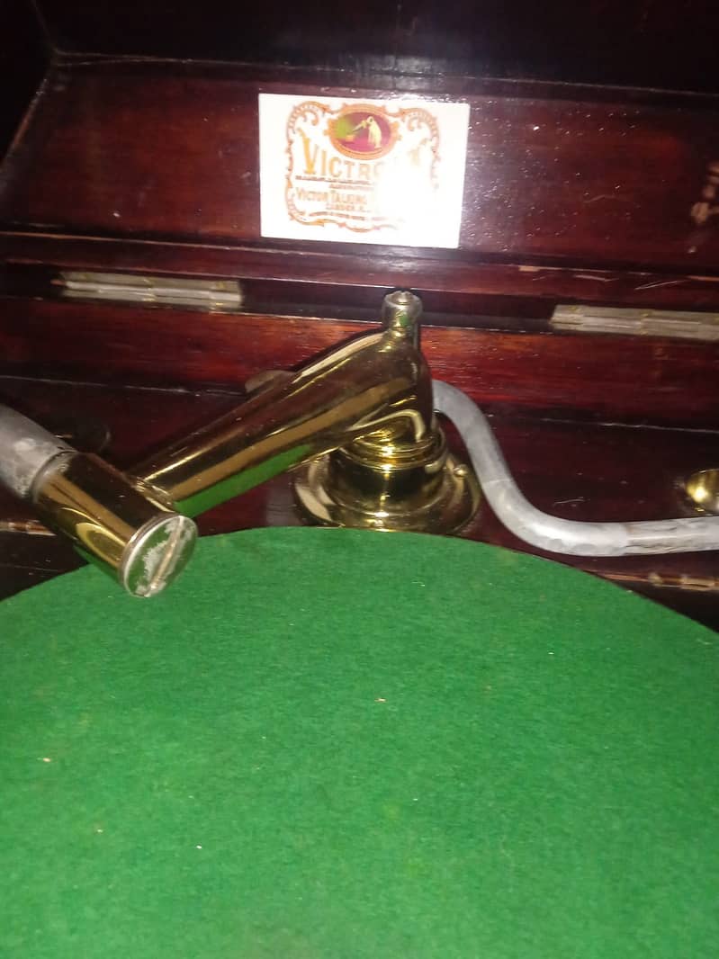 Gramophone 0