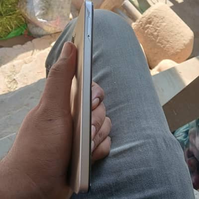 vivo y04 with box good condition 4/64