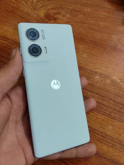 Motorola edge 50 fusion with box and 68 watt charger