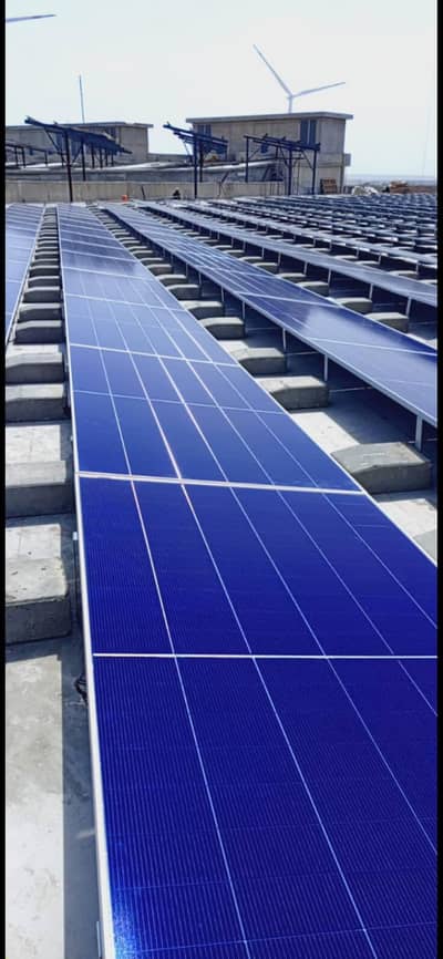 سولر سٹرکچر تیار کیے جاتے ہیں – مضبوط اور حسبِ ضرورت