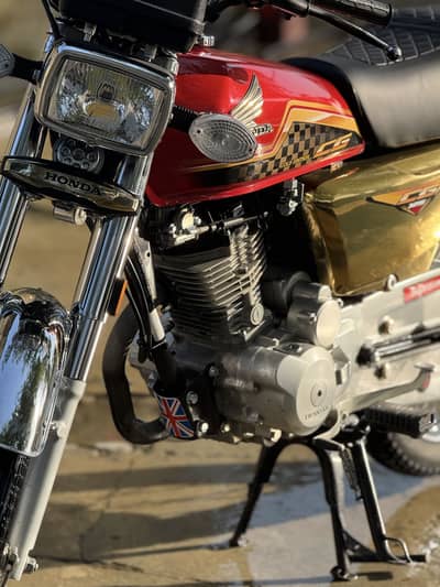 Honda 125s Golden Edition