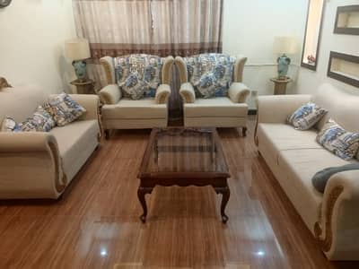 10 Marla Lower Portion For Rent In Bahria Town Phase 8 - Block B