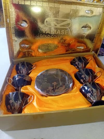 12 pieces cups and saucer black and gold new