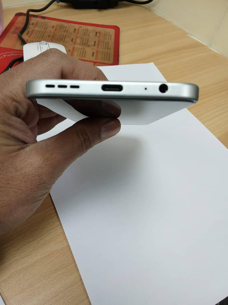 Tecno Spark 40 Pro 4