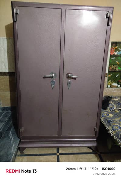 IRON WARDROBE (SAFE-ALMARI)