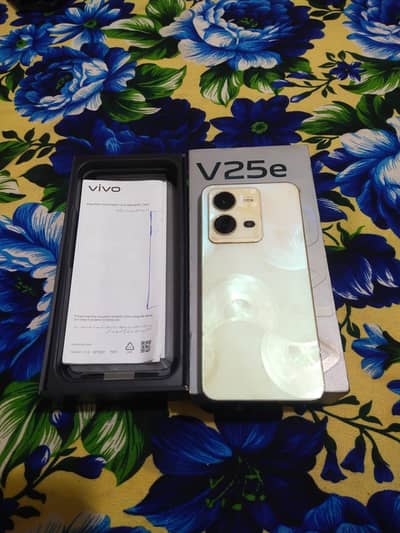 Vivo v 25E 8+8 16%128 condition 10by10 scratchless phone new condition