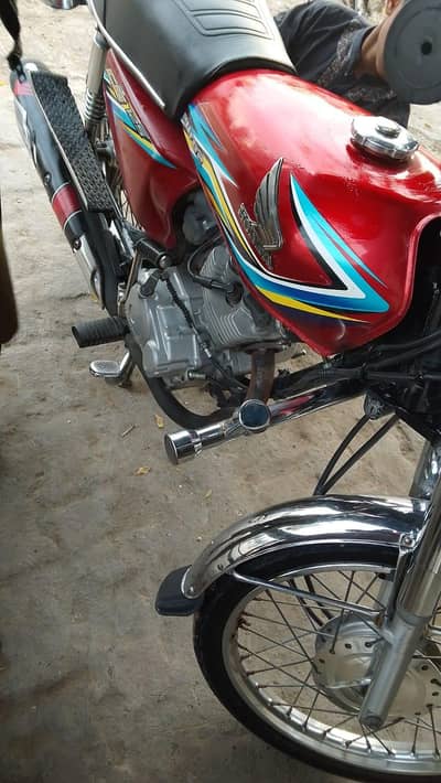 Honda 125 18 model. all ok lush condition
