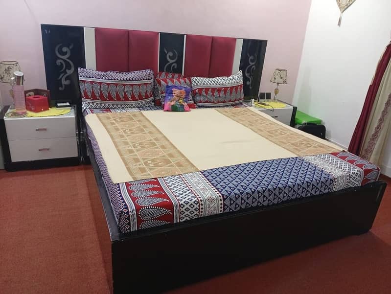 Bed with dressing table 1