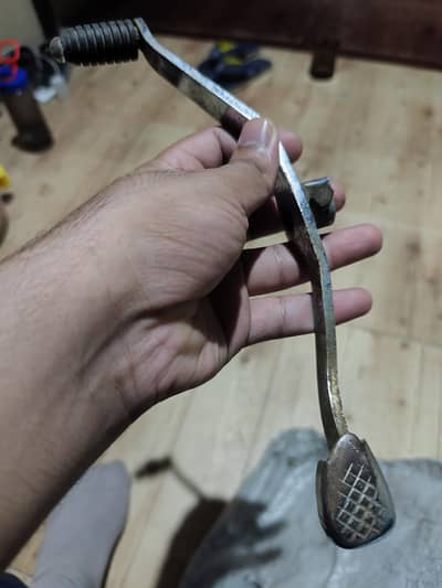 YBR 125 ESD Gear Leaver