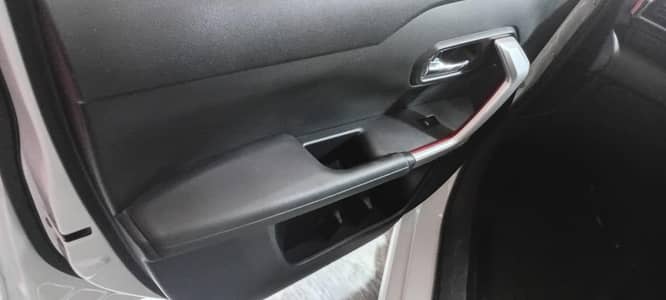 Toyota Raize 2020 White, Total jenioun,excellent condition,Urgent Sale