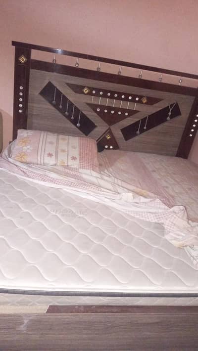 bed with matress