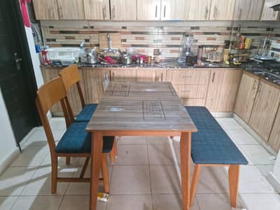 Habitt dinning table