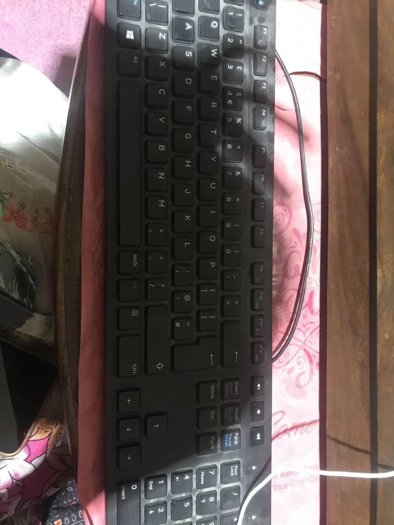 Computer with cpu,keyboard and mouse 3
