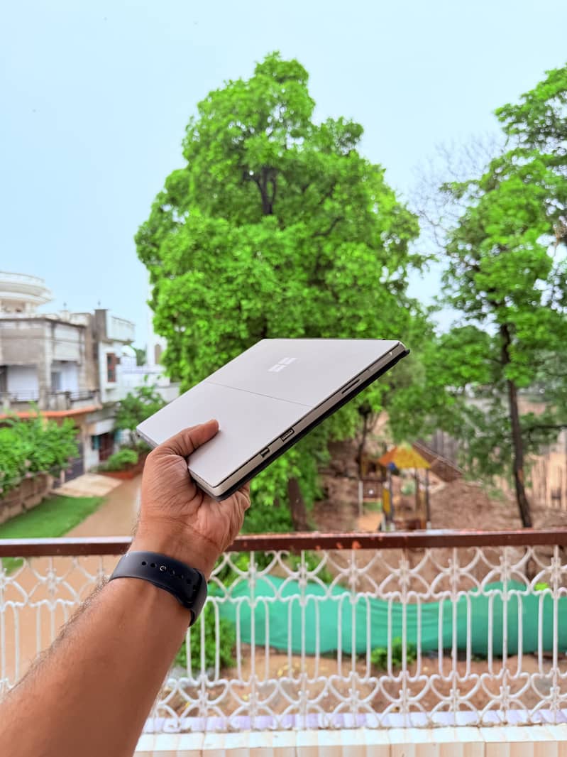 Microsoft surface pro 5 14