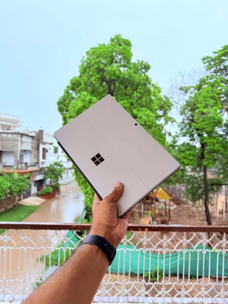 Microsoft Surface pro 7 18