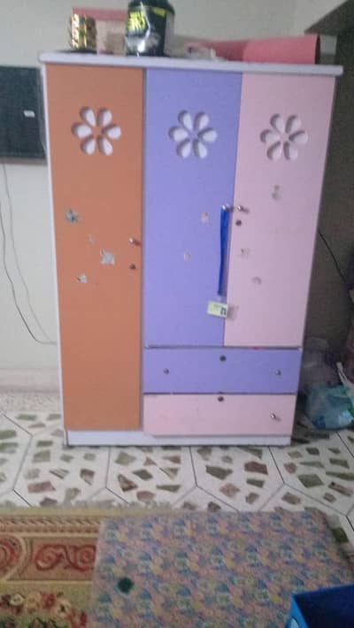 almari and bed for sale kids