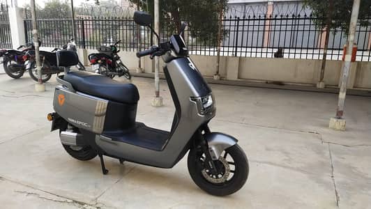 Yadea Epoc h 2025 Model Full Genuine,