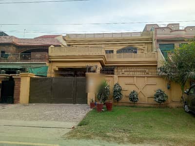 1 Kanal Sami commercial House for Rent In Johar Town Phase 2- 65 feet road,Near Emporium Mall,Near Expo center iT office software house multinational company commercial activity