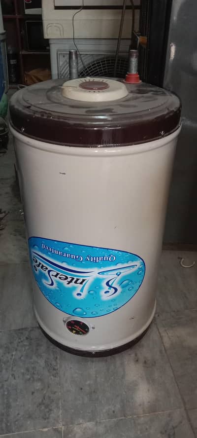 electric geyser for sale in very good condition.