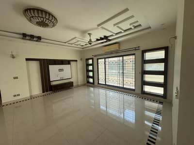 1 Kanal Full House For Rent For Family or Office Pics On Ad Are Original Near Emporium And Canal