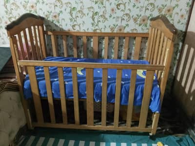 Baby cot with tiers and 2 mattresses