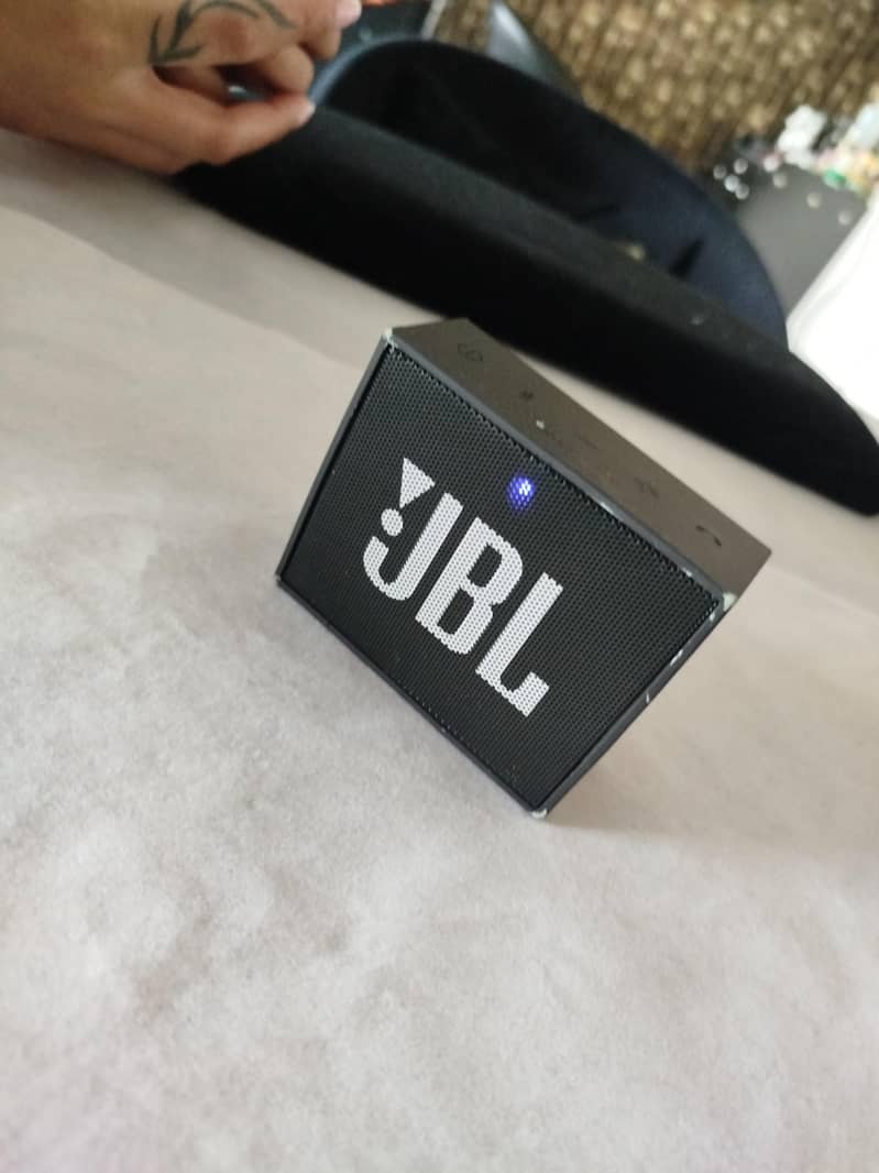jbl mini speaker 0