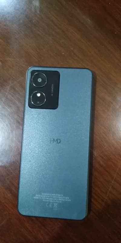 I am selling my hmd key mobile ram 2 gb storage 32 gb 11 manth warra
