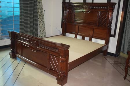 Chinioti king-size bed with 2 bedside tables and dressing table