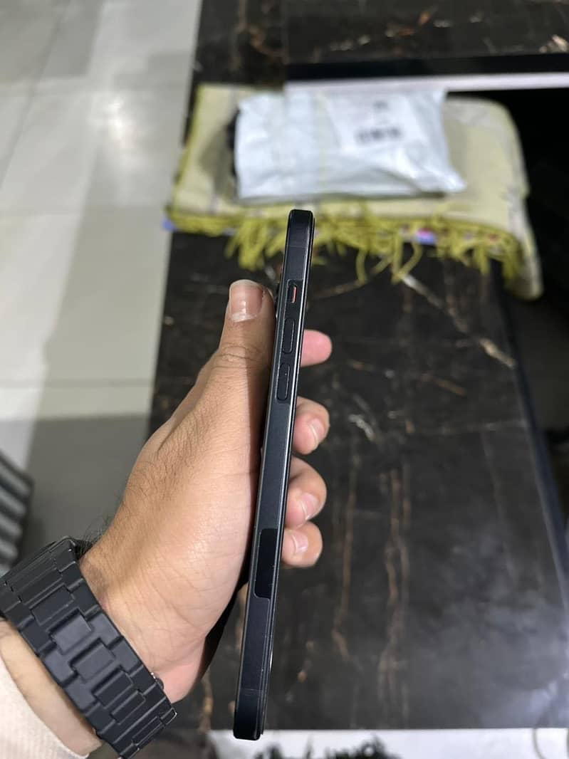 IPHONE 15 PLUS 2