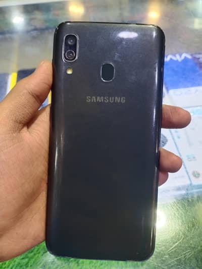 SAMSUNG A30