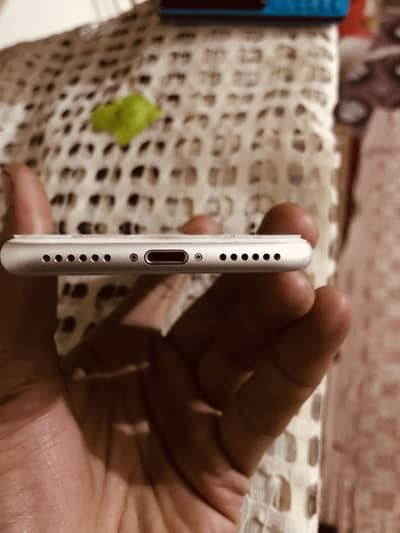 iPhone 8 for urgent sale need money