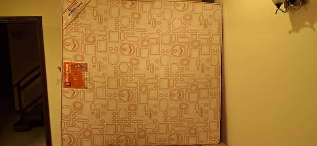 Master Molty Foam - Almost New Mattress - King Size (8 inches) 72x78x8