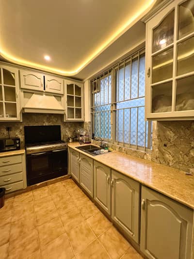 Two bedrooms fully furnished apartment available on daily and weekly basis