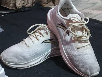 snakers/sports shoes