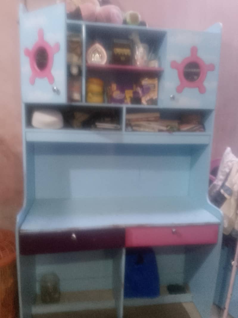 single bed  and study table 9