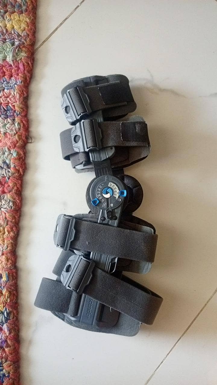 KNEE BRACE 0