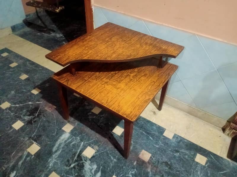 corner table 3