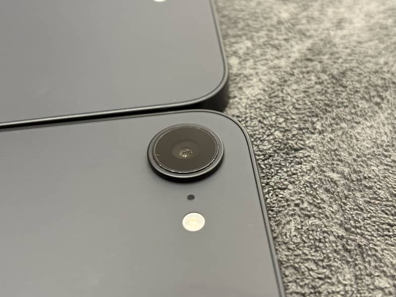 iPhone 16E sim locked 4