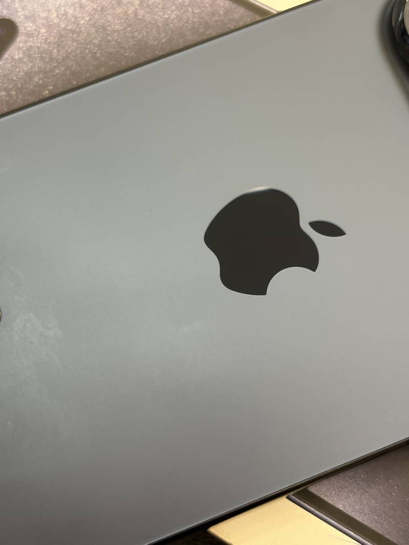 iPhone 16E sim locked 5