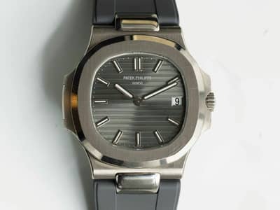 Luxury Elegant Watch in Metal Dial and Rubber strap