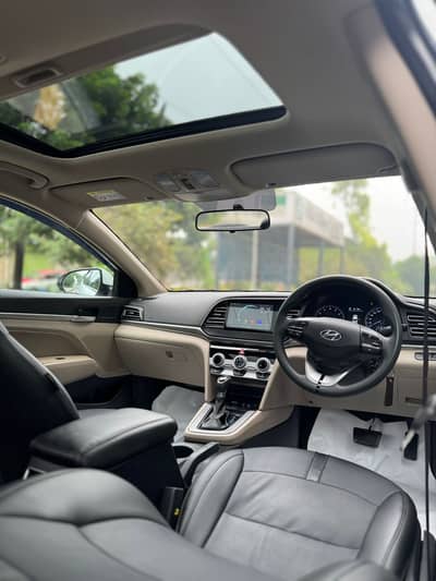 Hyundai Elantra 2024