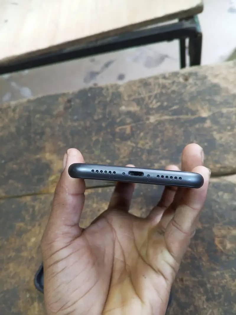 iPhone 11jv 6