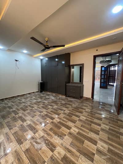 8 MARLA HOUSE FOR SALE