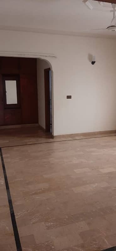 750 Square Yards House In Gulshan-E-Iqbal - Block 4 Is Available