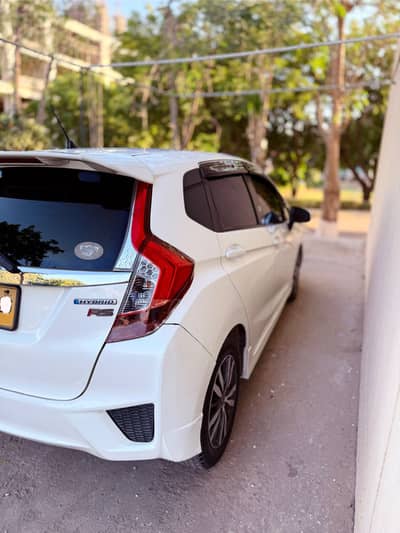 Honda fit RS 2014 better than Aqua, Prius, Vezel, Jade, freed, CHR