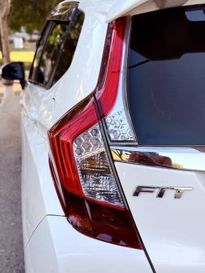 Honda fit RS 2014 reg 17 btr thn Aqua, Prius, Vezel, Jade, freed, CHR